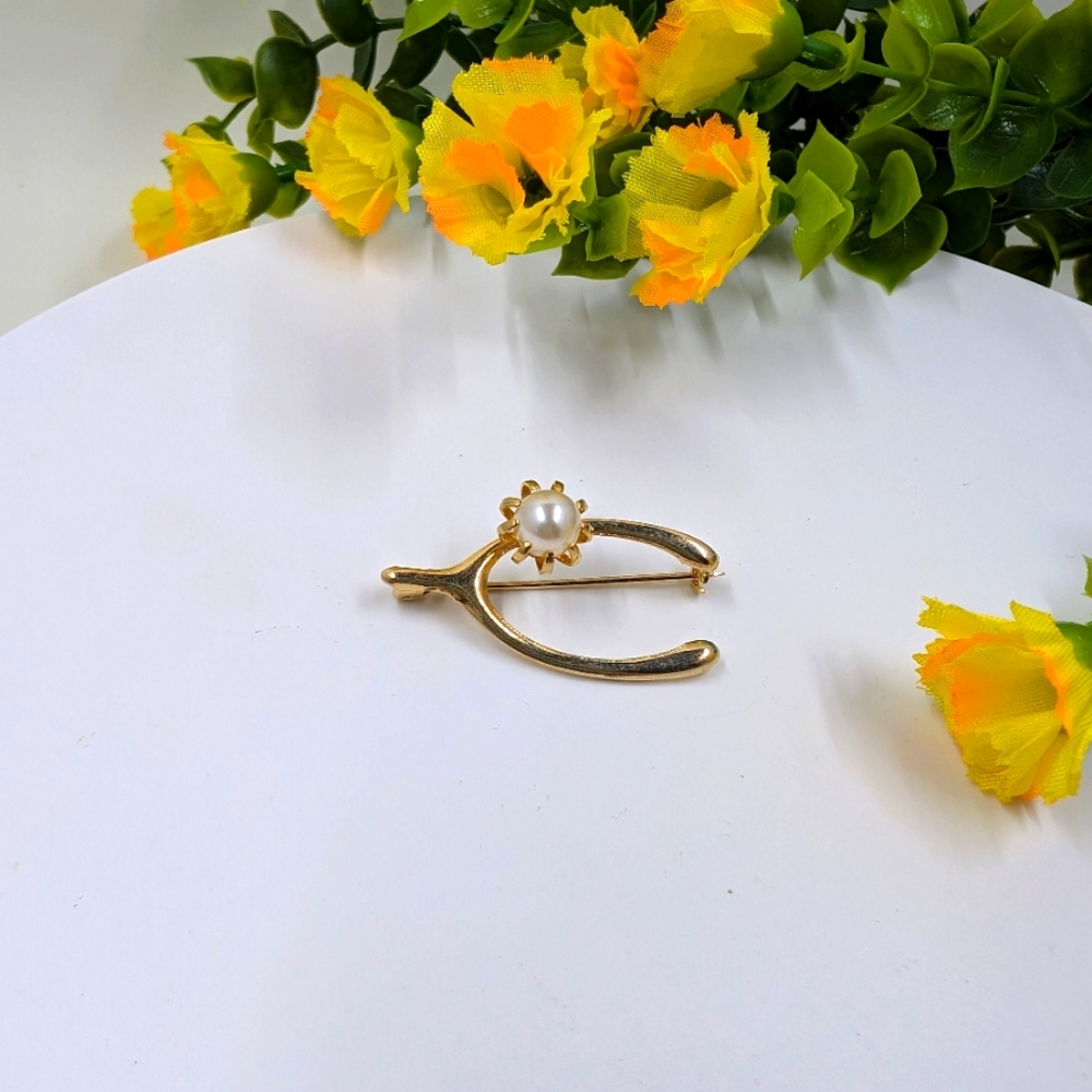 Wishbone and Pearl Vintage Gold Plated Brooch